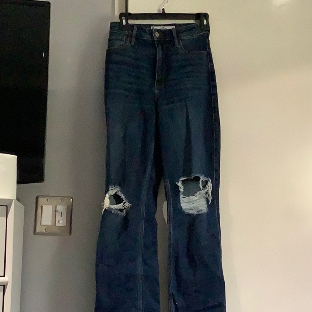 Hollister size 0, 24W 31L, blue jeans